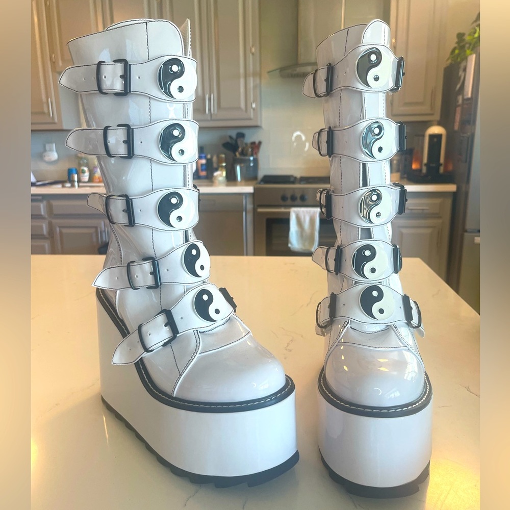 YRU Yin-Yang Platforms - size 10, black/white